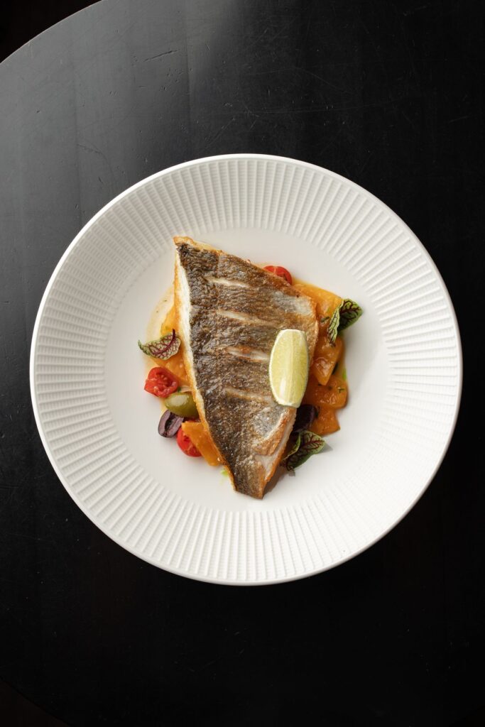 Almoço: dourada grelhada e peixe do dia