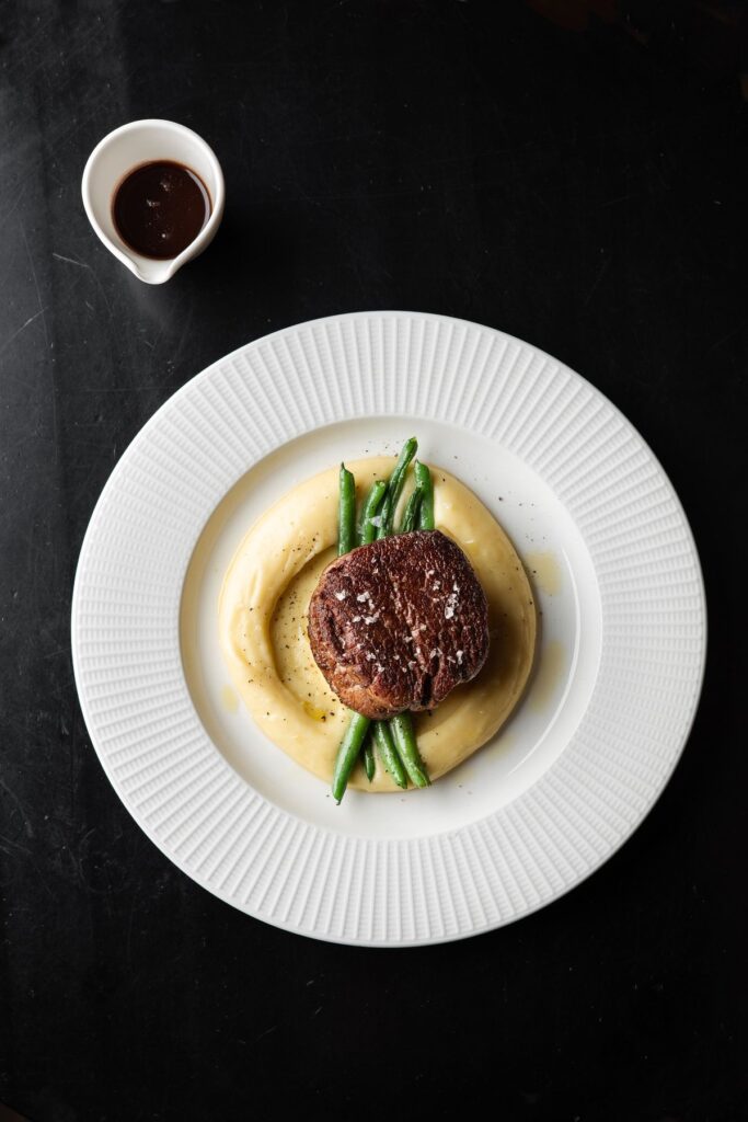 Filet Mignon com Puré de Batata e Legumes